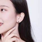 Strieborné náušnice s čiernym smaltom