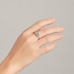 Strieborný dámsky prsteň, šesťhranný, veľkosť 7