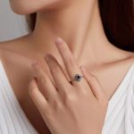 Strieborný dámsky prsteň s čiernym kryštálom, veľkosť 7