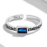 Strieborný dámsky prsteň s modrým krištáľom