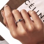 Strieborný dámsky prsteň s modrým krištáľom