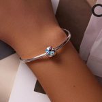 Strieborné kúzlo, farebné démonické oko