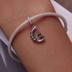 Strieborné kúzlo, mačka s mesiacom