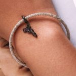 Strieborné kúzlo, pištoľ