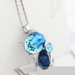 Náhrdelník s príveskom mačky, zdobený kryštálmi Swarovski