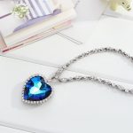 Výrazný (statement) srdiečkový náhrdelník zdobený kryštálmi Swarovski