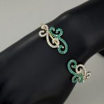 Náramok s úponkovým vzorom, zdobený kryštálmi Swarovski