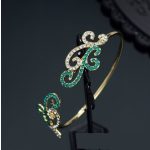 Náramok s úponkovým vzorom, zdobený kryštálmi Swarovski