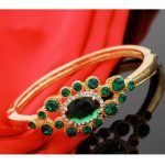 Oválny a okrúhly kamienkový náramok, zdobený kryštálmi Swarovski