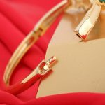 Oválny a okrúhly kamienkový náramok, zdobený kryštálmi Swarovski