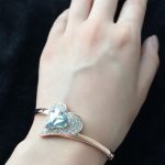 Náramok so srdiečkovým kameňom