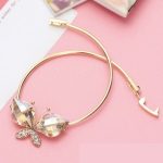 Náramok s príveskom motýľa