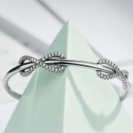 Elegantný kamienkový náramok, zdobený kryštálmi Swarovski