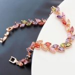 Náramok v tvare listu