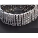 Elegantný kamenný náramok