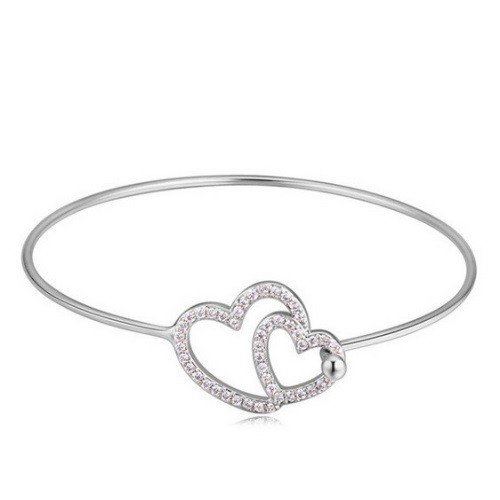 Náramok s dvojitým srdcom, Crystal