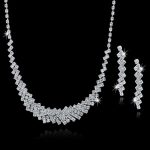 Geometrický set náušníc a náhrdelníka striebornej farby