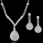 Súprava náušníc a náhrdelníka v tvare kvapky striebornej farby