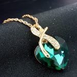 Pozlátený náhrdelník s príveskom srdiečka, zelená