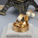 Pánsky snubný prsteň s vlnovkami, nerez, zlato, veľkosť 10