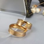 Pánsky snubný prsteň s vlnovkami, nerez, zlato, veľkosť 10