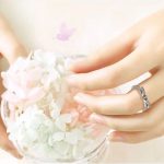 Strieborný prsteň s motívom mašličky, veľkosť 8