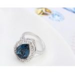 Prsteň v tvare kvapky, Montana, zdobený kryštálmi Swarovski, 7.5