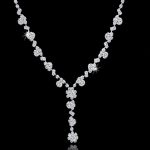Kvetinový krištáľový náhrdelník striebornej farby