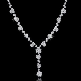 Kvetinový krištáľový náhrdelník striebornej farby