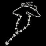 Kvetinový krištáľový náhrdelník striebornej farby