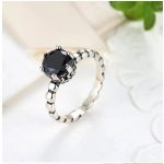 Strieborný prsteň s čiernym kryštálom, veľkosť 8