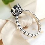 Strieborný prsteň s čiernym kryštálom, veľkosť 8