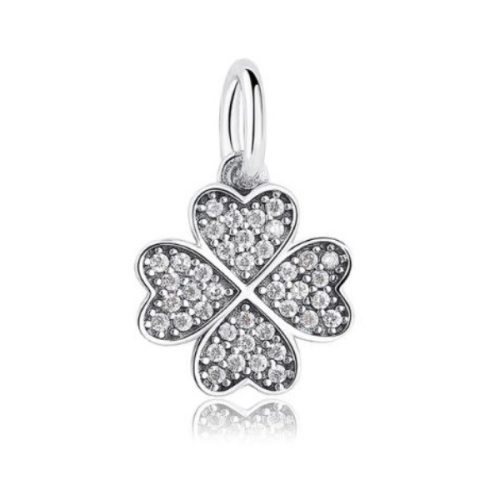 Strieborný ďatelinový prívesok so zirkónovými kamienkami, biely