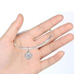 Strieborný ďatelinový prívesok so zirkónovými kamienkami, biely