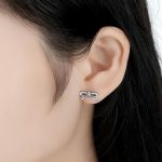 Strieborné náušnice v tvare mašle