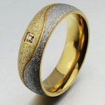 Dámska snubná obrúčka s abstraktným zdobením, nerez, zlatá, veľkosť 7