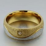 Dámska snubná obrúčka s abstraktným zdobením, nerez, zlatá, veľkosť 10