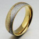 Pánsky snubný prsteň s abstraktným zdobením, nerez, zlato, veľkosť 13