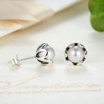 Strieborné náušnice s perličkami, v tvare kvetu, striebornej farby