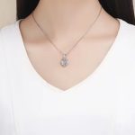 Strieborné srdiečko so zirkónovými kamienkami