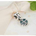Strieborný ďatelinový prívesok so zeleným zirkónovým krištáľom
