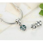 Strieborný ďatelinový prívesok so zeleným zirkónovým krištáľom