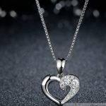 Romantický strieborný náhrdelník s príveskom v tvare srdca