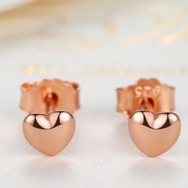 Malé strieborné srdiečkové náušnice zlatej farby