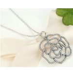 Strieborný náhrdelník ruže