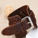 Kožený náramok so sponou na opasok