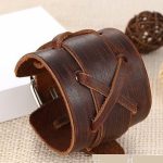 Kožený náramok so sponou na opasok