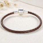 Pletený náramok, kožený, hnedý, so strieborným zapínaním, 20 cm