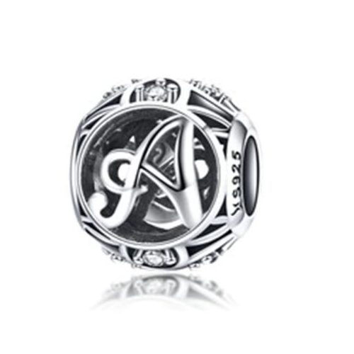 Strieborné písmeno A s pôvabnými kryštálmi