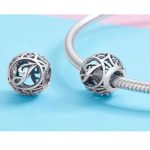 Strieborné písmeno J s pôvabnými kryštálmi